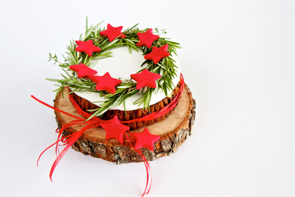 Christmas centrepiece tied with red raffia