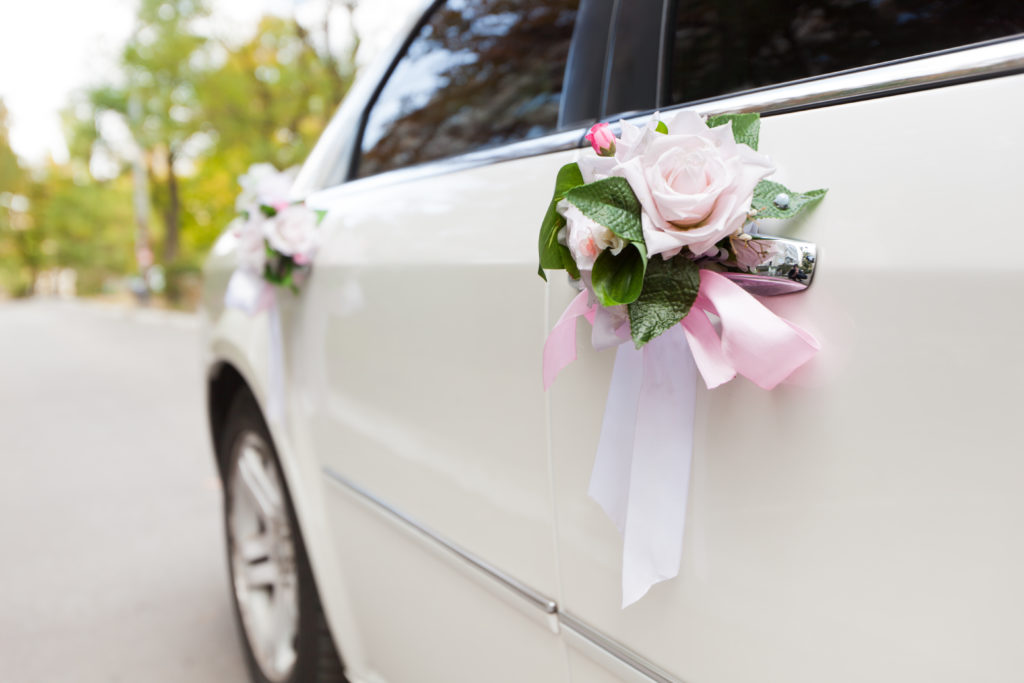 Ribbons and accessories for wedding cars