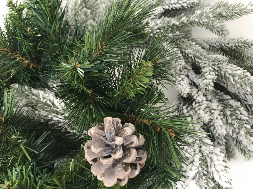 Pine wreath, luxury snow wreath, pine cone